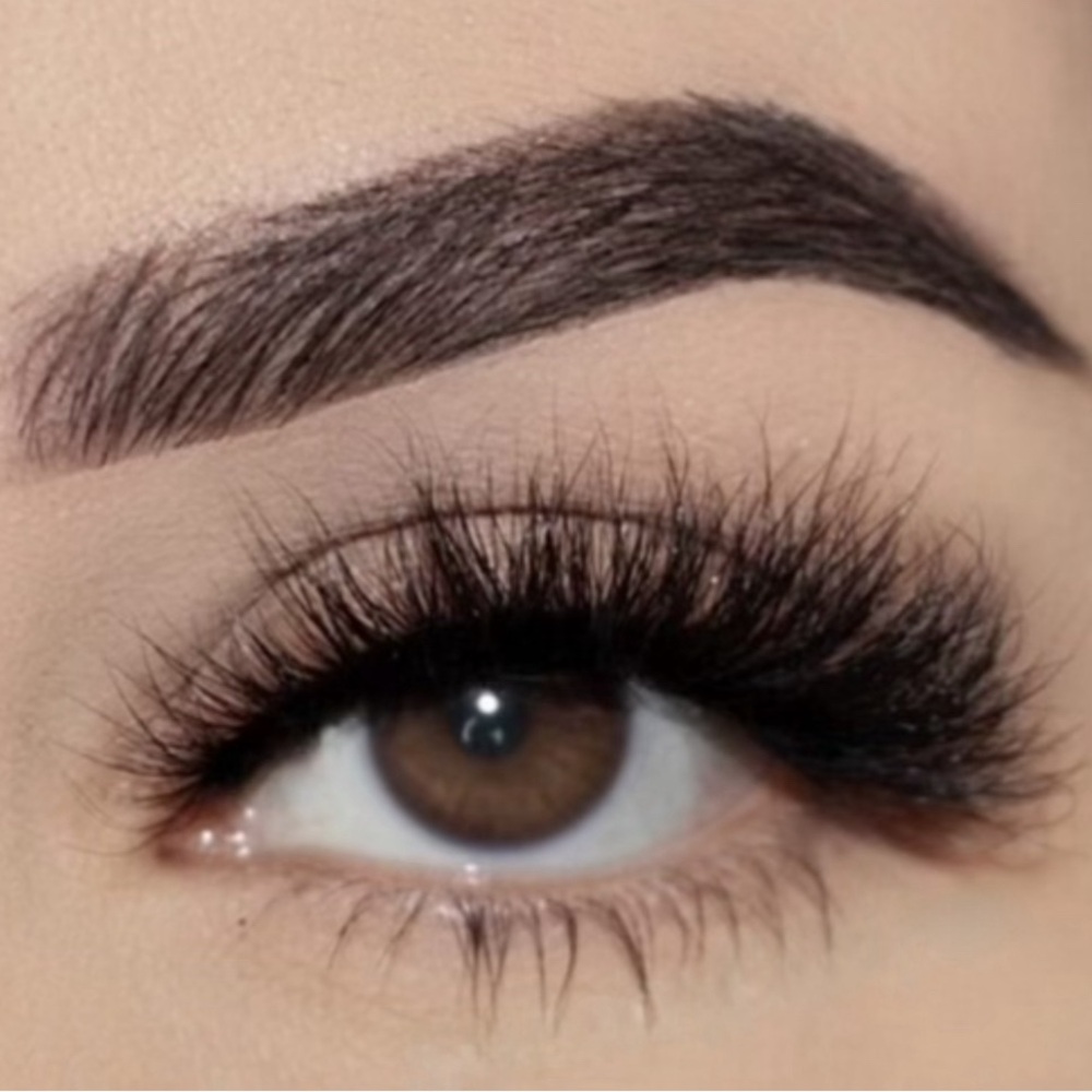 Fluffy Black Eyelashes